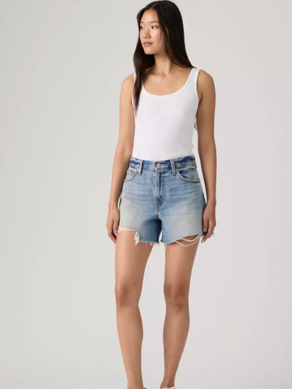 NWT Levis High Rise Ribcage Shorts Medium Wash